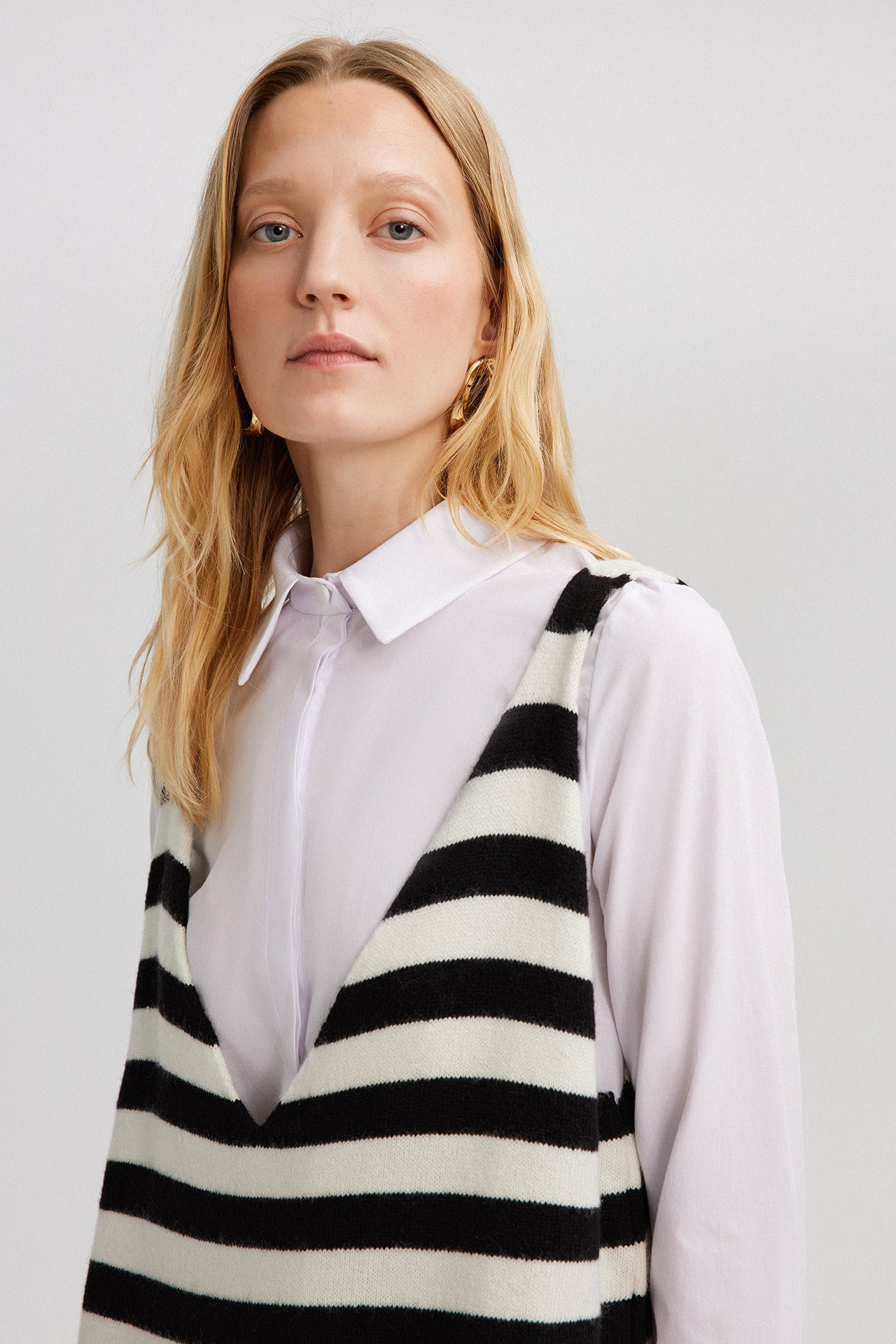 V NECK STRIPED GILET