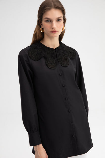 SHIRT WITH EMBROIDERED NECK