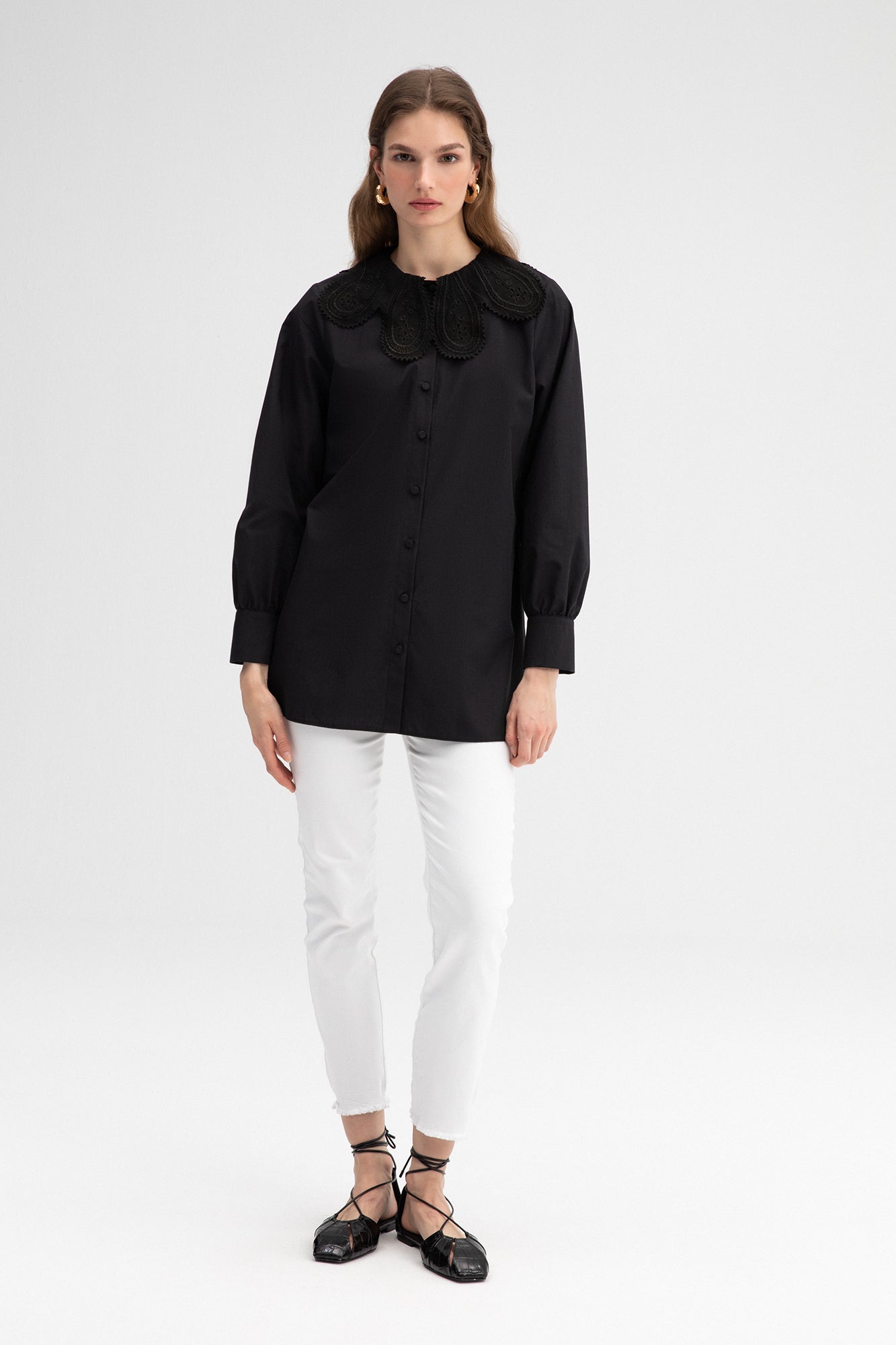 SHIRT WITH EMBROIDERED NECK