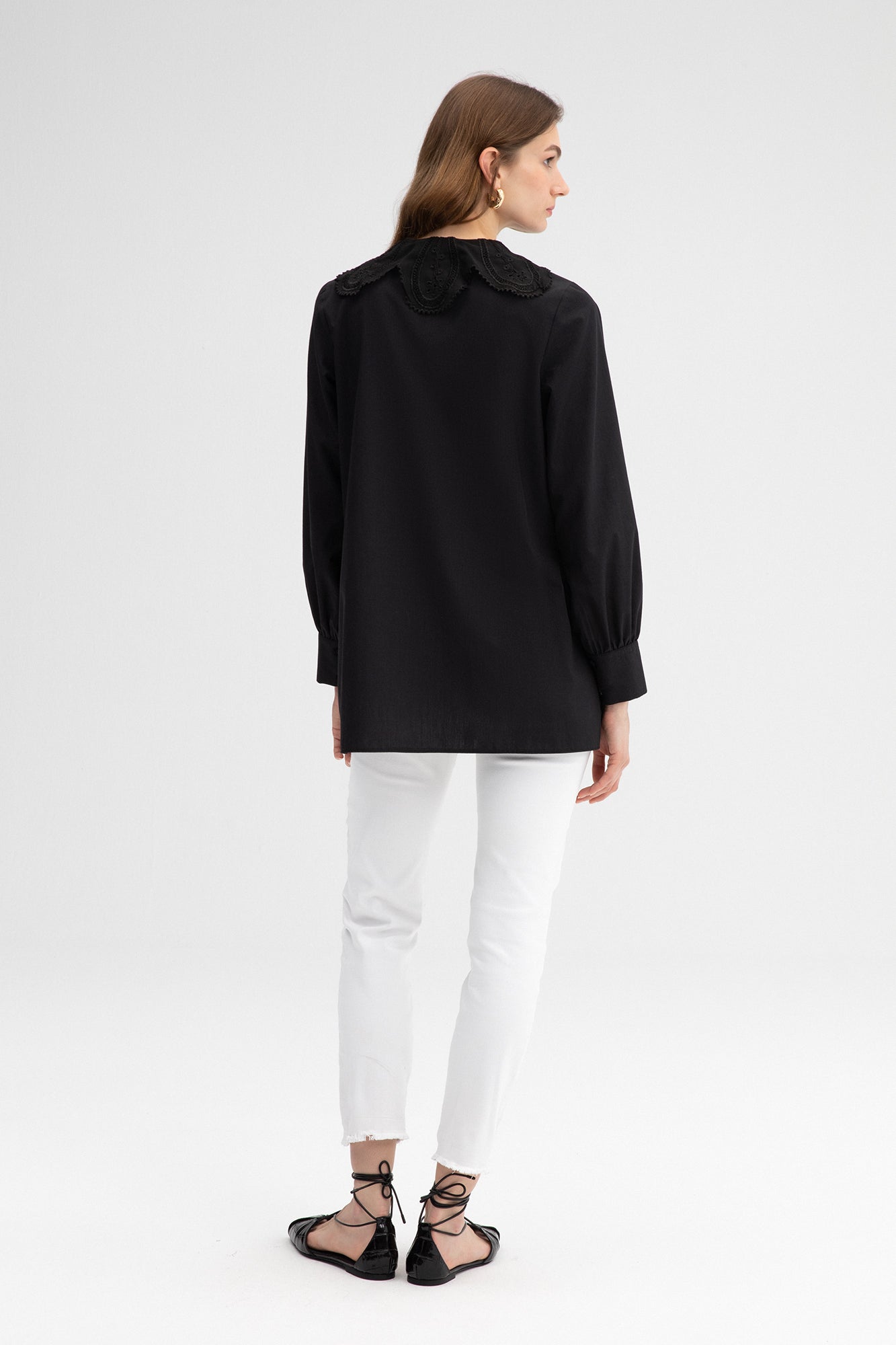 SHIRT WITH EMBROIDERED NECK